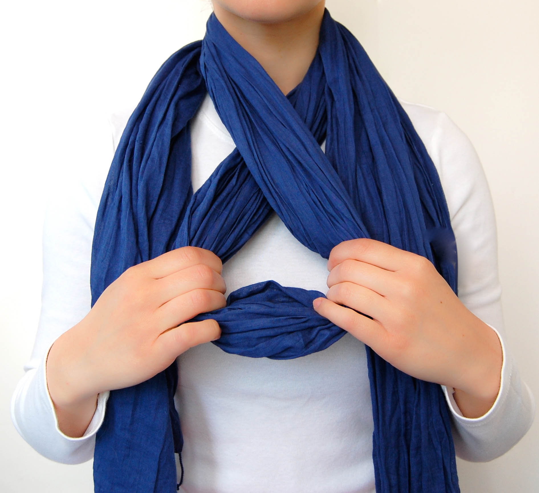 Chic Way To Tie A Scarf 1132