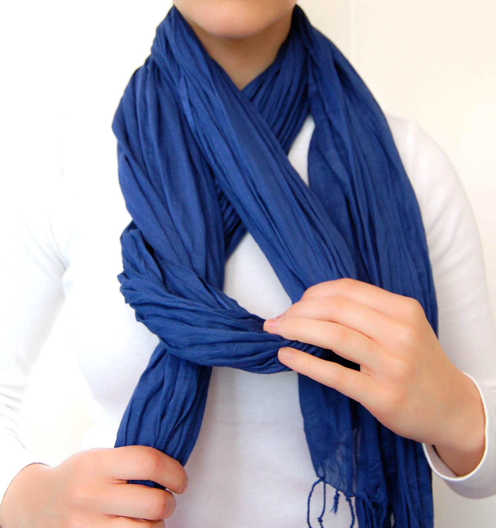 Chic Way To Tie A Scarf