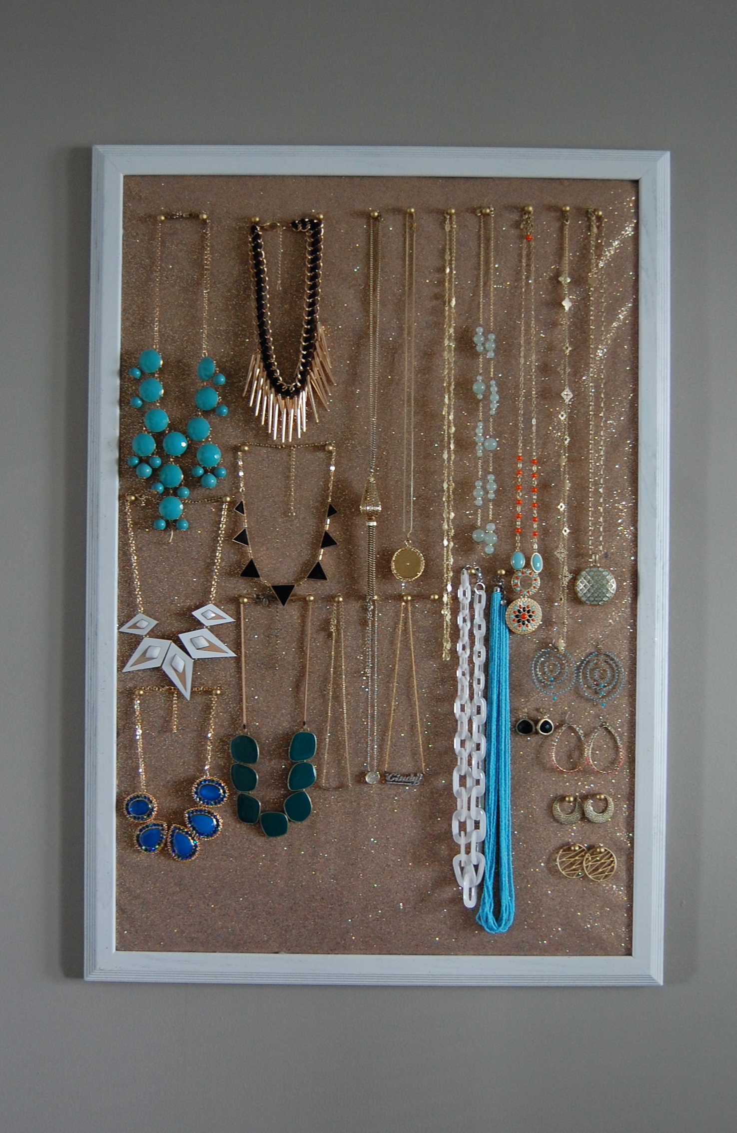 {DIY} Jewelry Holder