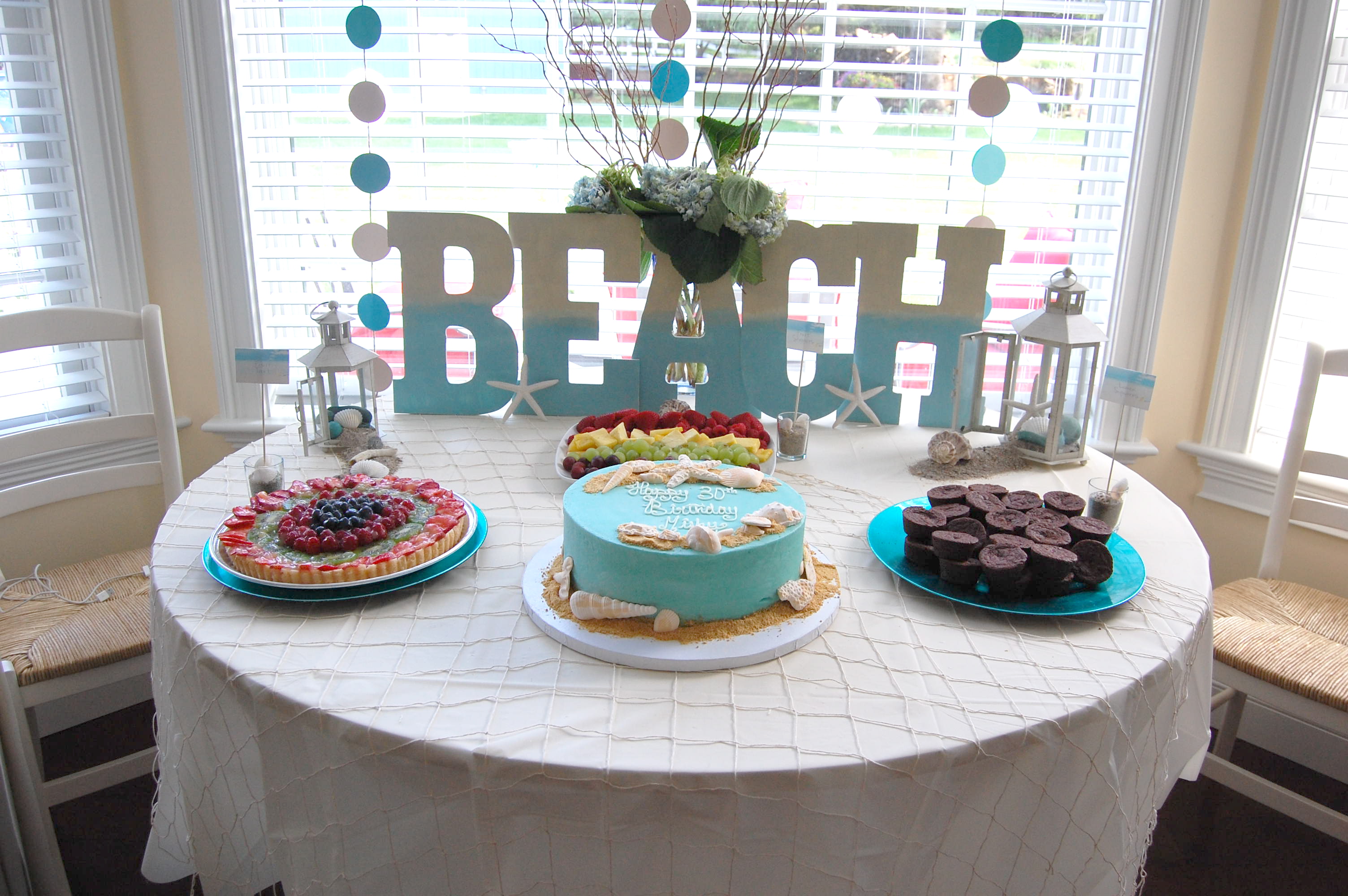 ten-things-that-happen-when-you-are-in-beach-themed-party-decorations