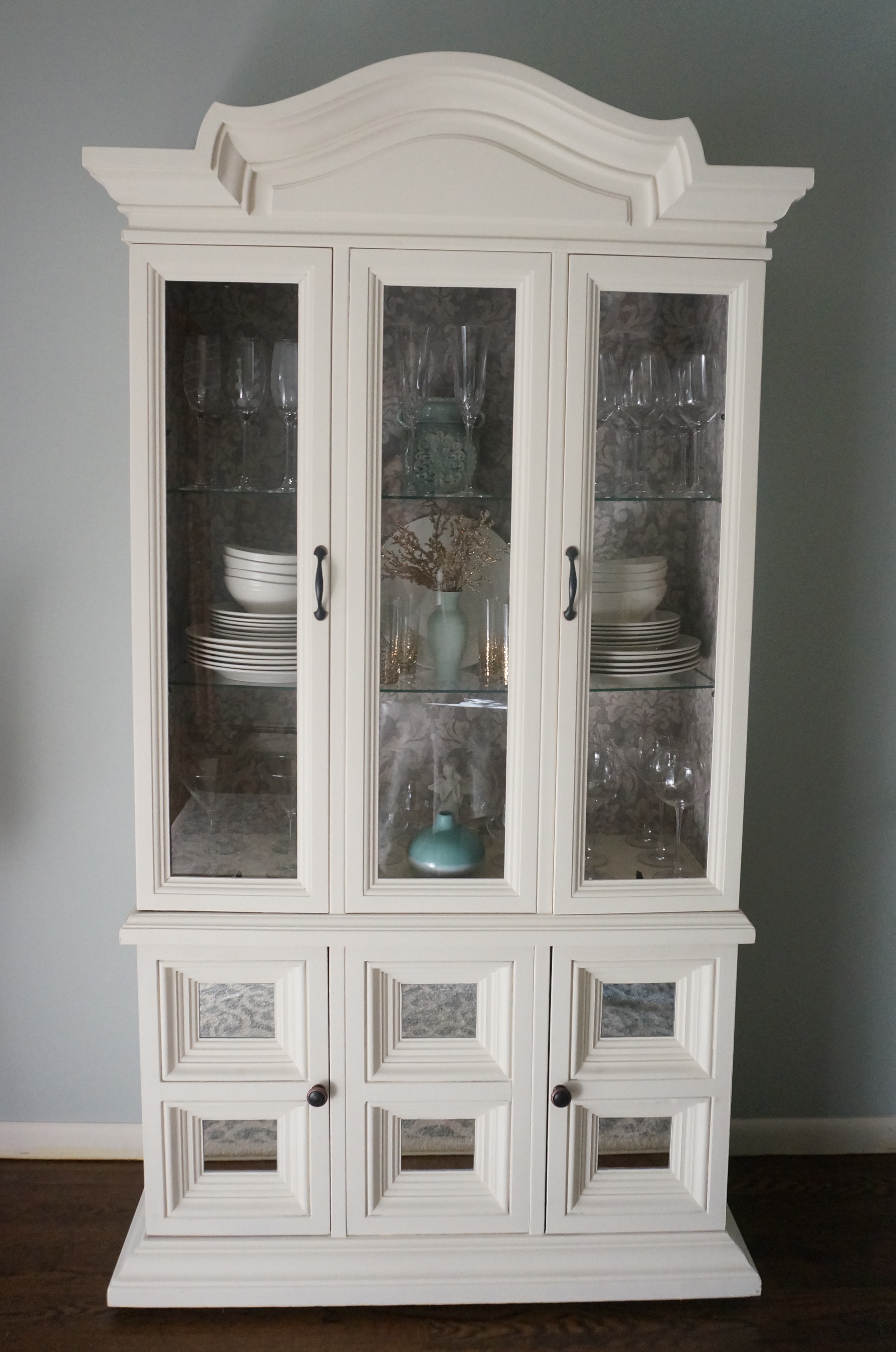 {Chalk Paint} Hutch Makeover 