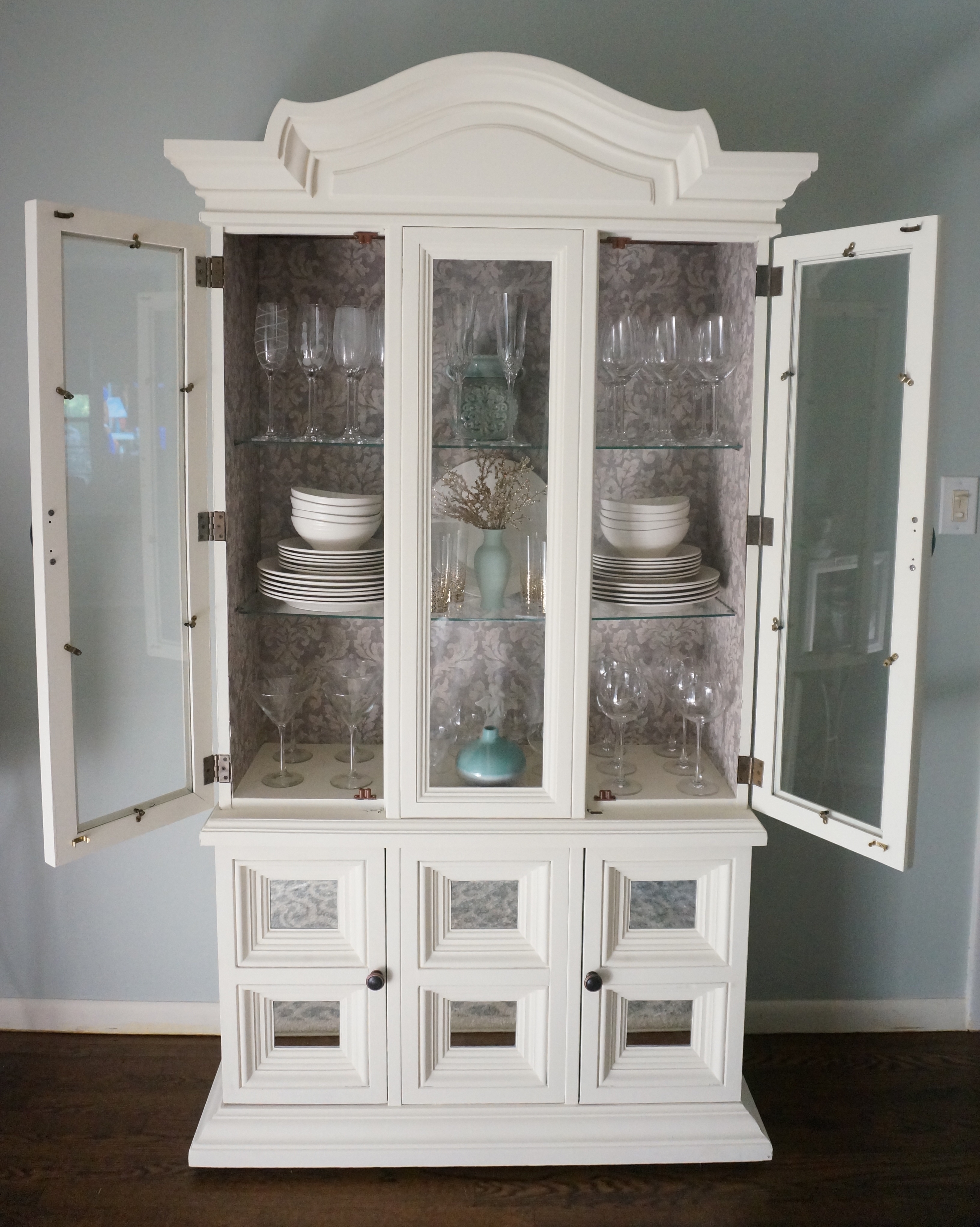 {Chalk Paint} Hutch Makeover 